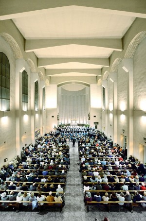 Tres cors, una orquestra i quatre veus solistes es van reunir a Sant Ildefons per interpretar la Missa núm. 5 de Schubert. Fotografies de Javier Sardá