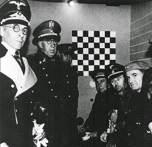 Heinrich Himmler durant la visita a la txeca del carrer Vallmajor, l’any 1940. Fotografia de Carlos Pérez de Rozas