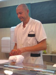 Josep Ribas a la seva parada del Mercat de Sant gervasi. Fotografies de M. Antònia Font Fernández