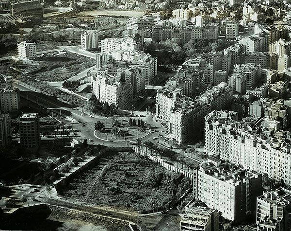 Vista aèria de la plaça Francesc Macià, l’avinguda Diagonal i l’avinguda Pau Casals, el 1958. Fotografia: Autor desconegut - Arxiu Fotogràfic de Barcelona (AFB)
