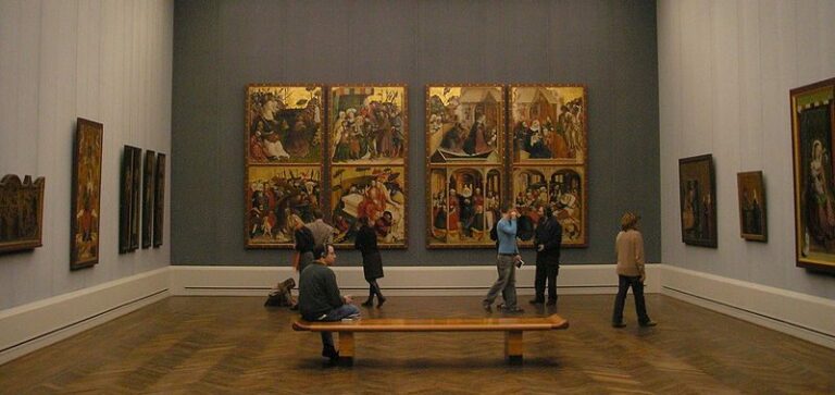 Davant l’obra d’art
