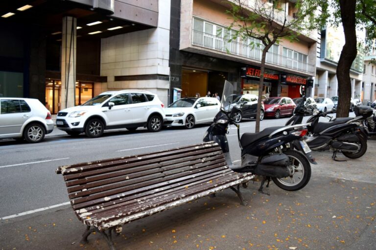 Els bancs dels carrers i places van molt buscats