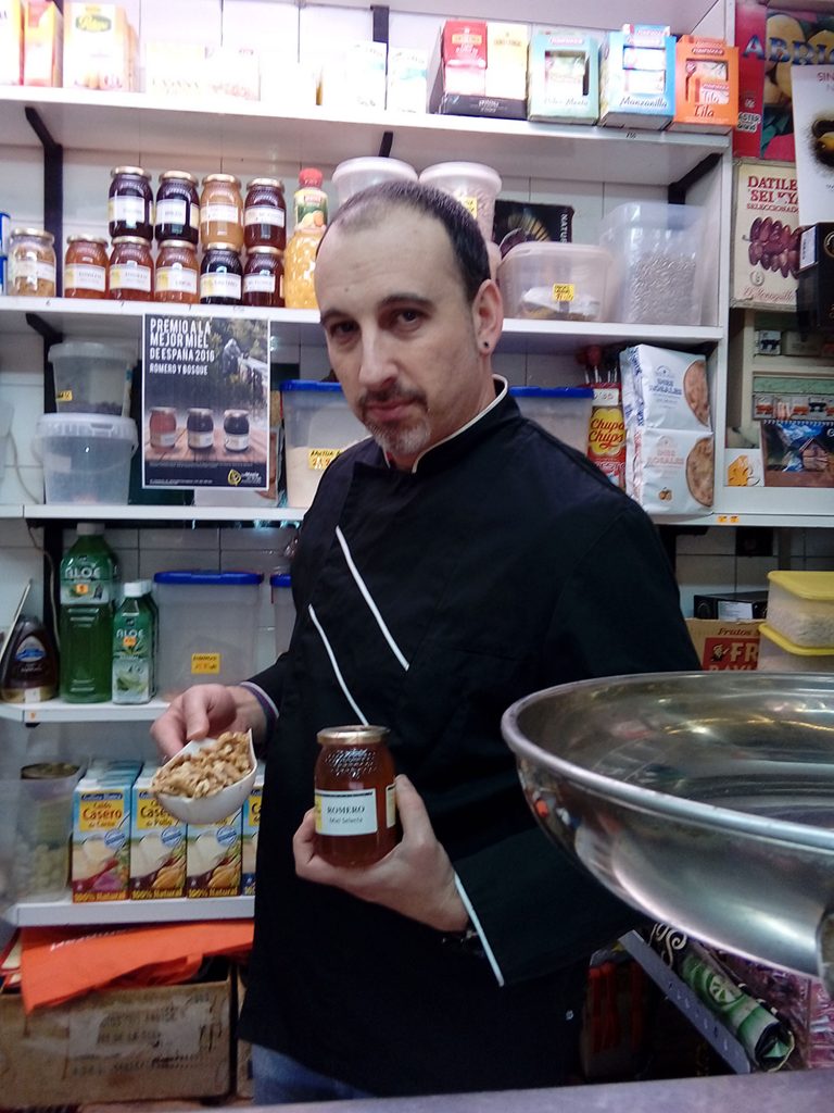Efrén Valentín: mel, fruits secs, formatges, embotits…