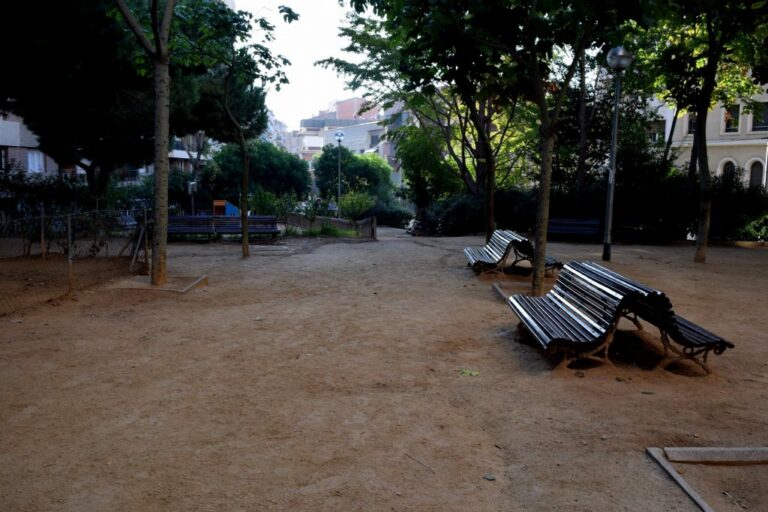Veïns de La Bonanova demanen que s’arregli la Plaça Rosa Sabater