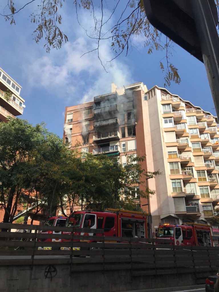 Dos morts a l’incendi de l’edifici de Sant Gervasi