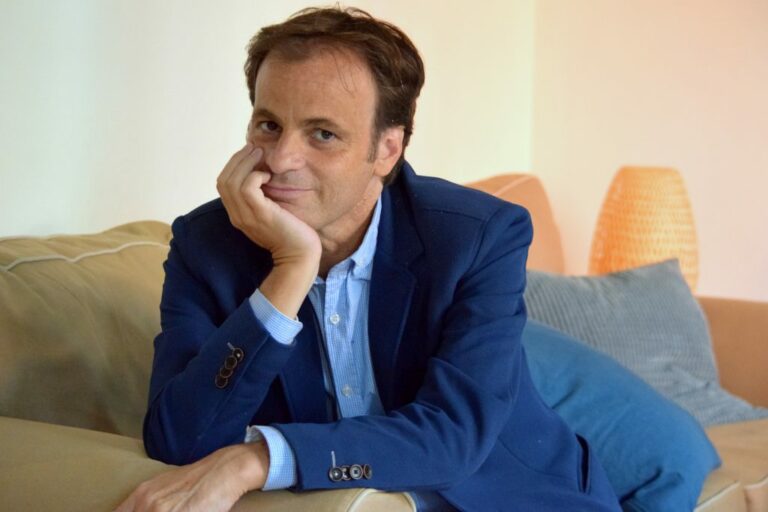 Asens: “La pobresa invisibilitzada requereix programes de caire social”