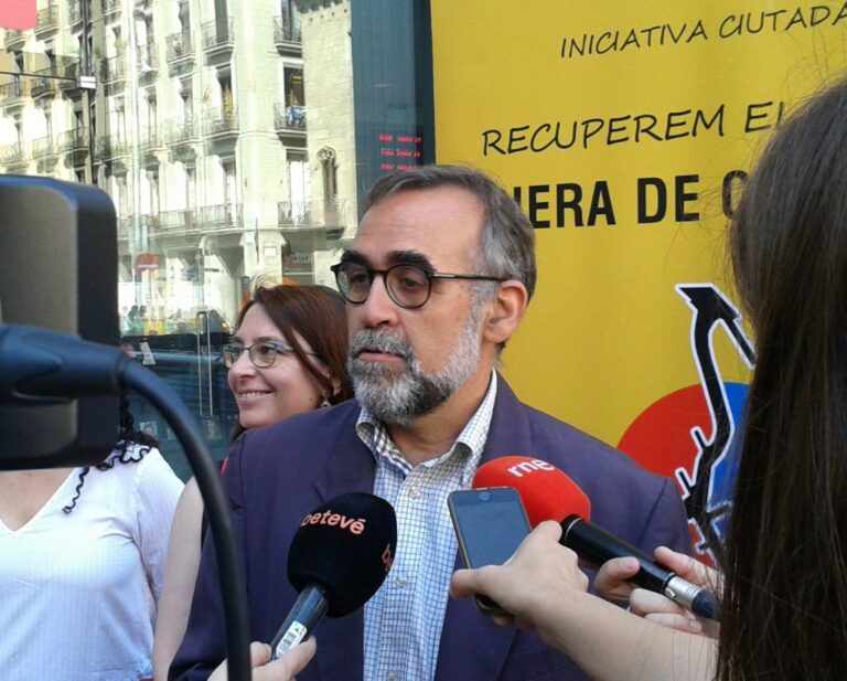 La Plataforma Riera de Cassoles lliura 5.356 signatures