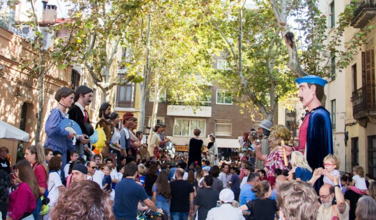 El naixement de la Joana, nova geganta de Sarrià, aplega 15 colles geganteres