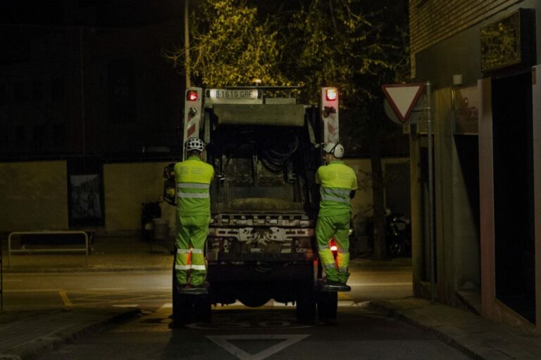 La Sindicatura de Greuges fa seguiment presencial de nit del porta a porta a Sarrià