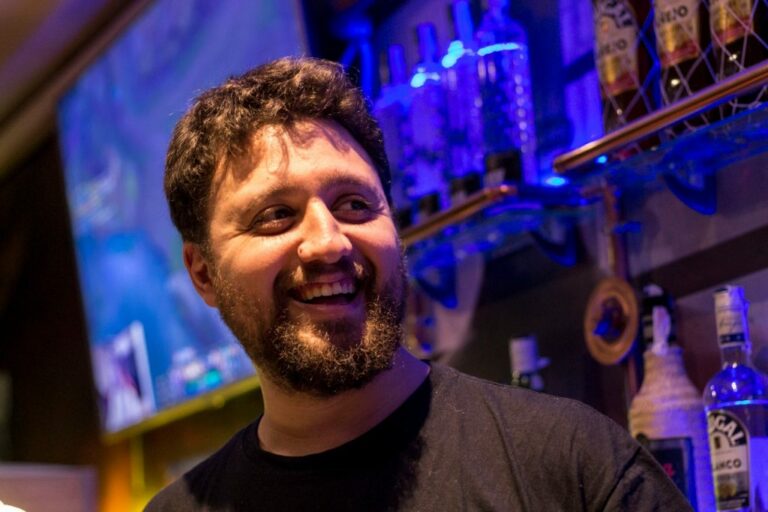 Pau Llamas: “Els videojocs competitius tenen molts paral·lelismes amb l’esport professional”