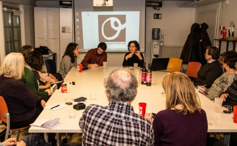 Donar la volta al mite clàssic i col·locar les dones en el centre de l’escena