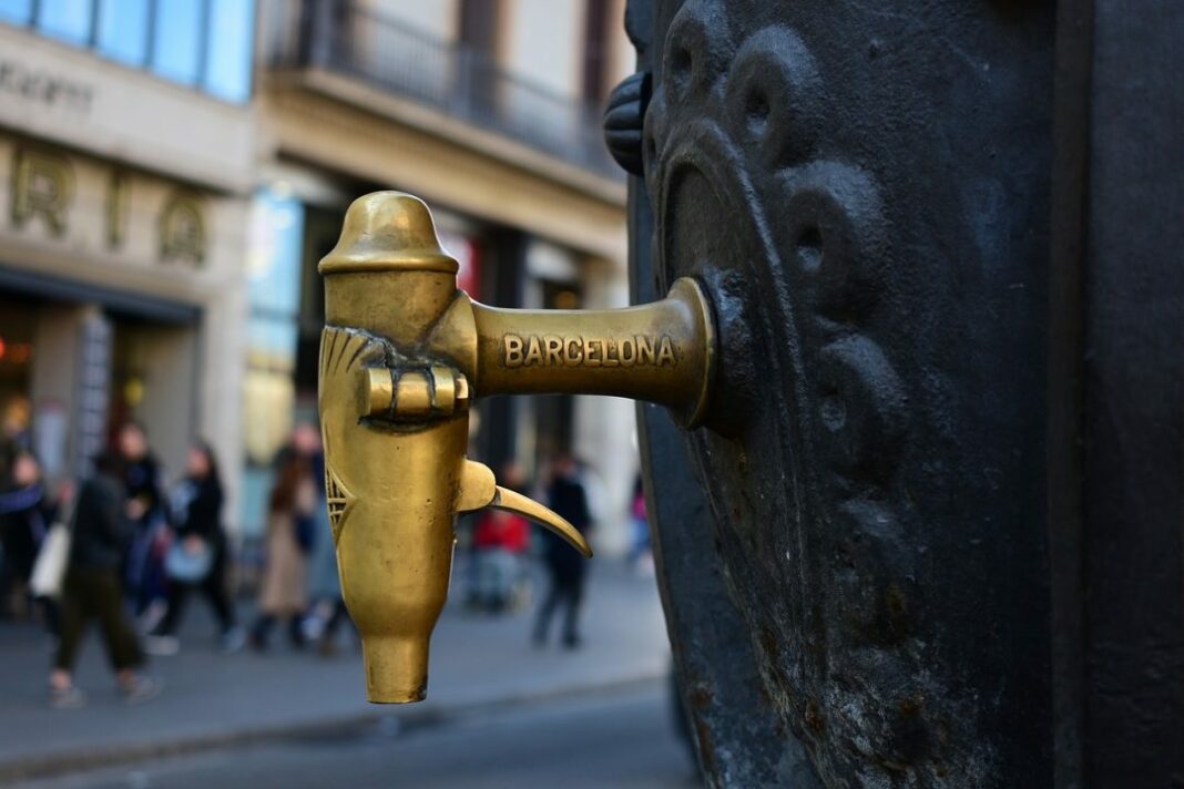 barcelona font foto pixabay