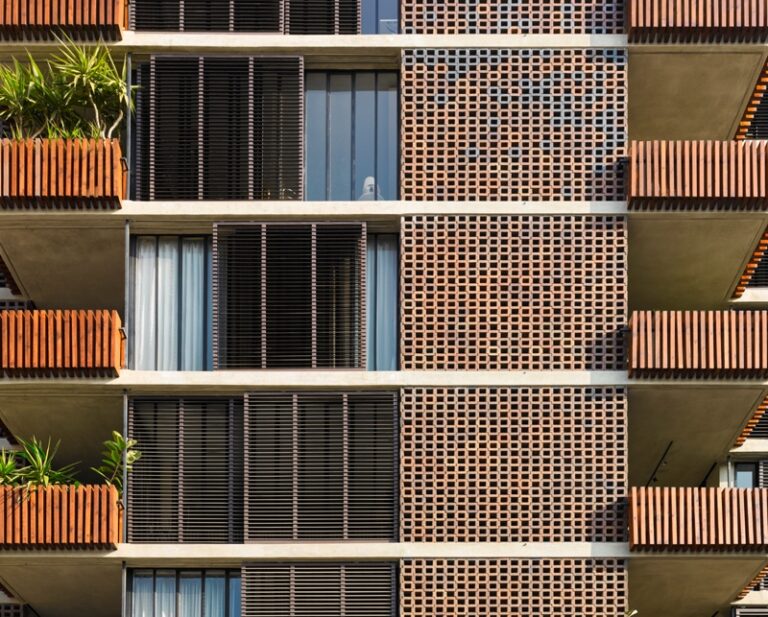 Habitatges al carrer del compositor Bach 28, obra de Ricard Bofill