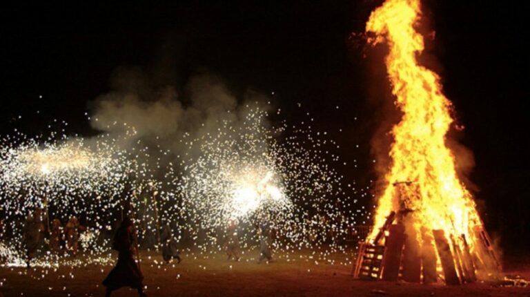 La Flama del Canigó encendrà la foguera del districte al ball dels diables
