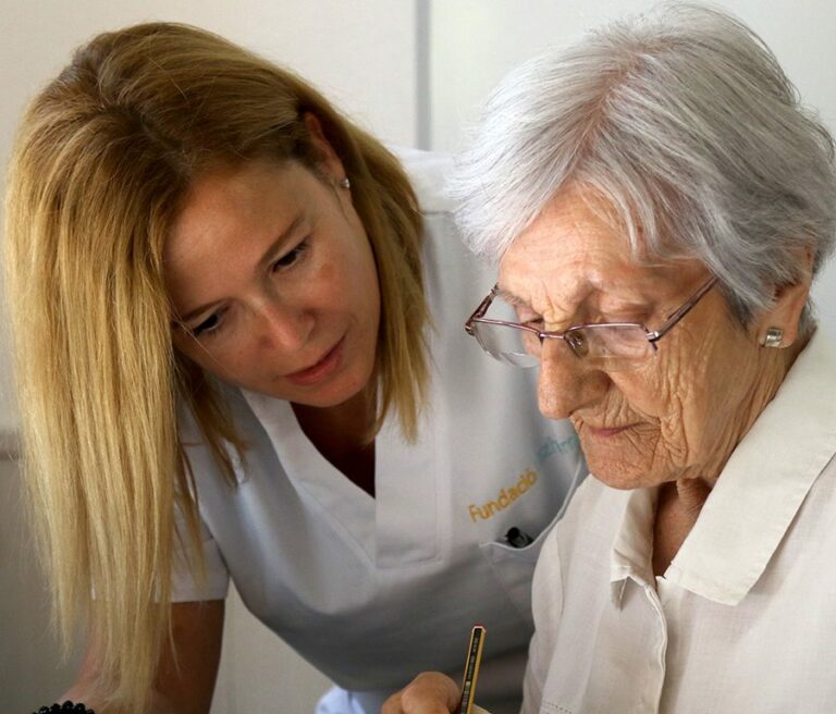 Confinament: una persona cuidadora i dues vides, per Eulàlia Vives