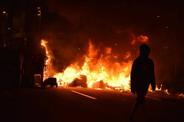 Des del cantó feble de la barricada Des del cantó feble de la barricada