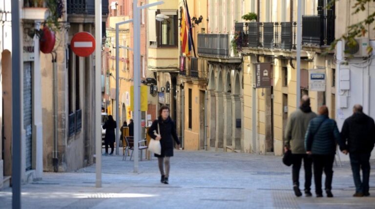 El carrer Major de Sarrià es pacifica i guanya espai pel vianant
