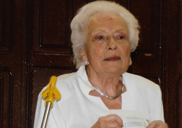 Marta Mestres i la llar de Mossèn Lluís Vidal