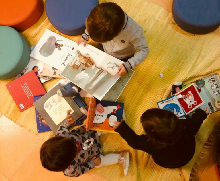La Petita Biblioteca, un espai de contes al Centre Cívic Sarrià