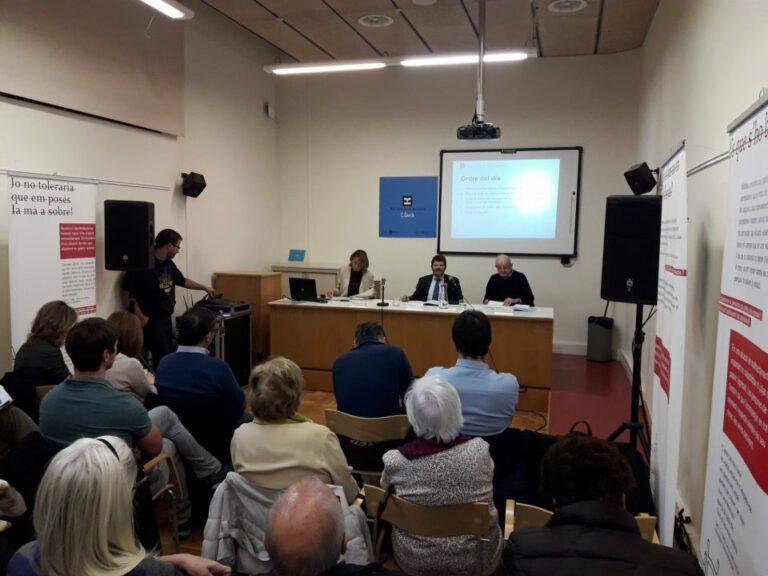 L’AV de Les Tres Torres presenta una document de prioritats al Districte