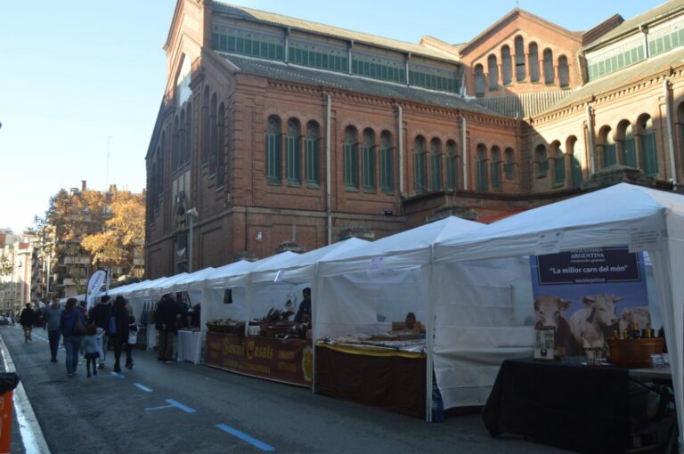 Les botigues de Sant Gervasi surten al carrer en la 9a Mostra de Comerç de Galvany