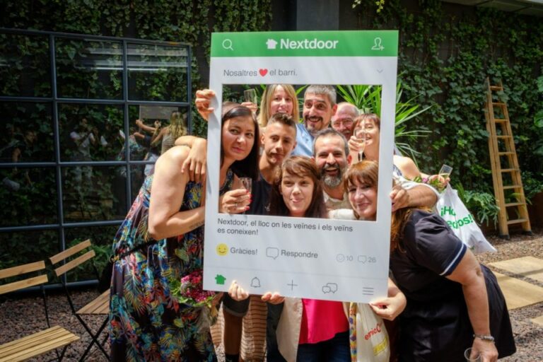 Noves aplicacions per connectar-se entre veïns