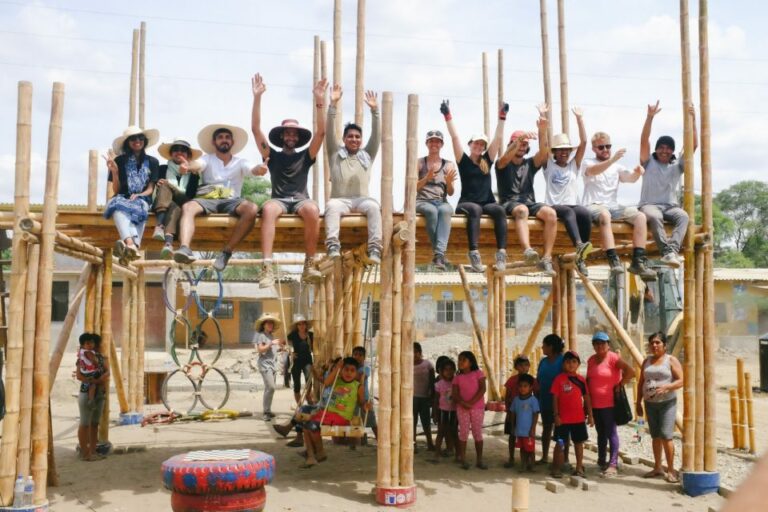 UIC Barcelona ajuda a construir un parc-refugi infantil en una zona devastada del Perú