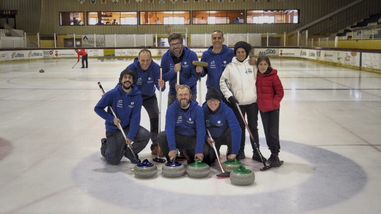 El Vallvidrera Curling es fa viral a l’estranger amb un vídeo amb més de 4 milions de reproduccions El Vallvidrera Curling es fa viral a l’estranger amb un vídeo amb més de 4 milions de reproduccions