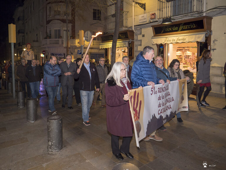 La Flama per la llengua catalana crema a Sarrià