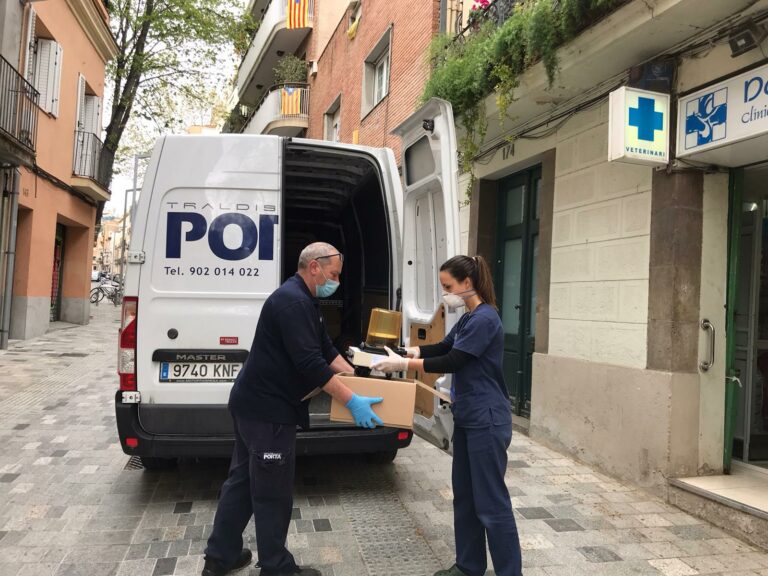 La Clínica Veterinària Delphis de Sarrià entrega un respirador al Departament de Salut