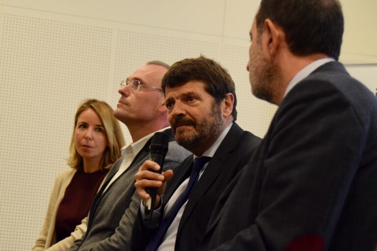 Batlle respondrà dimarts a preguntes dels veïns