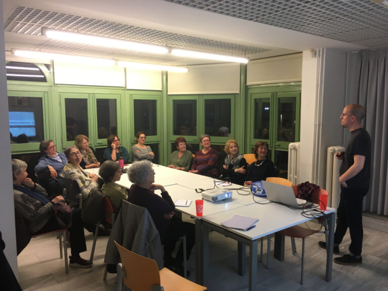 Aproximar-se a les comunitats a través del teatre