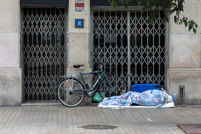 Més de 50 persones dormen cada nit als carrers de Sarrià-Sant Gervasi