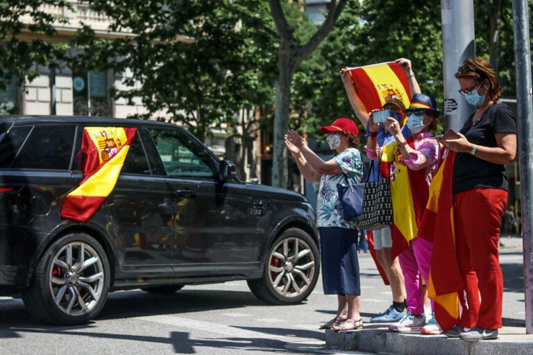 Identificat l’autor dels insults homòfobs durant la manifestació de Vox del 23 de maig