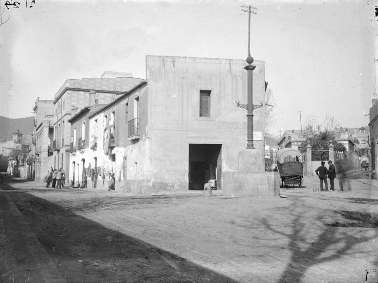 Un itinerari amb fotografies antigues per la història del vell Sarrià