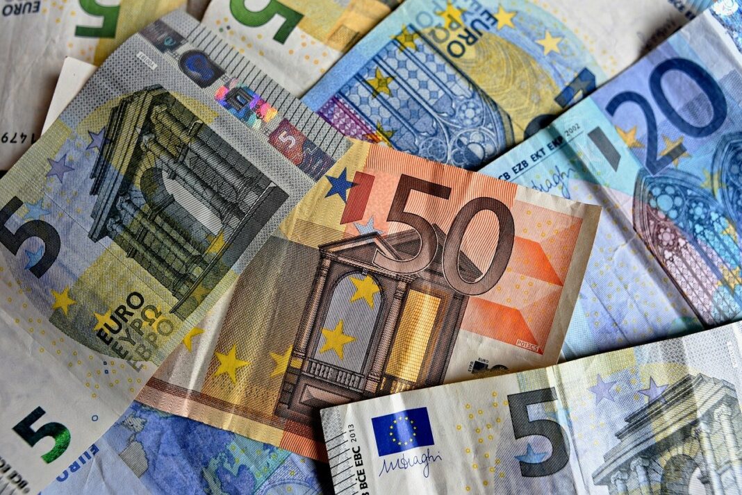 Diners euros banc. Foto Pixabay