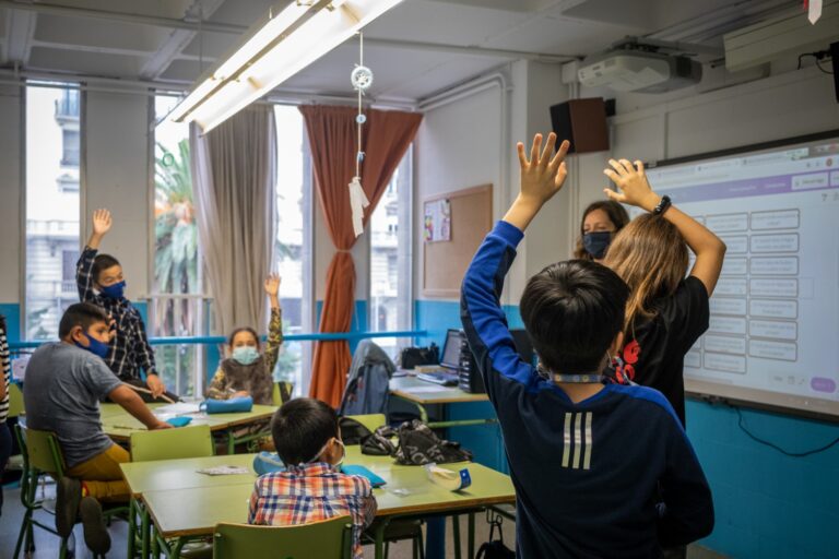 L’escola, l’espai entre l’adaptació i la necessitat d’acollida