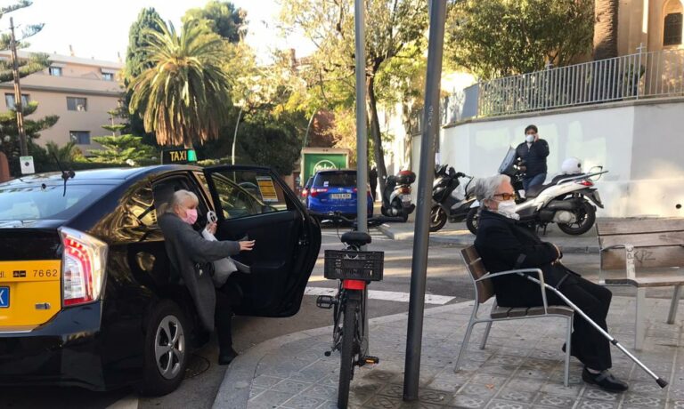 Sarrià – Sant Gervasi tindrà sis noves microparades de taxi després de l’estiu