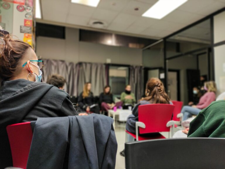La Tecla reivindica acabar amb l’iceberg de les violències masclistes