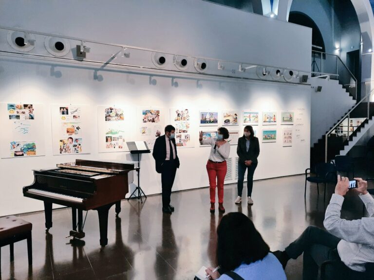 ‘Vivències covid’, l’exposició que immortalitza els moments de la gent gran amb la pandèmia