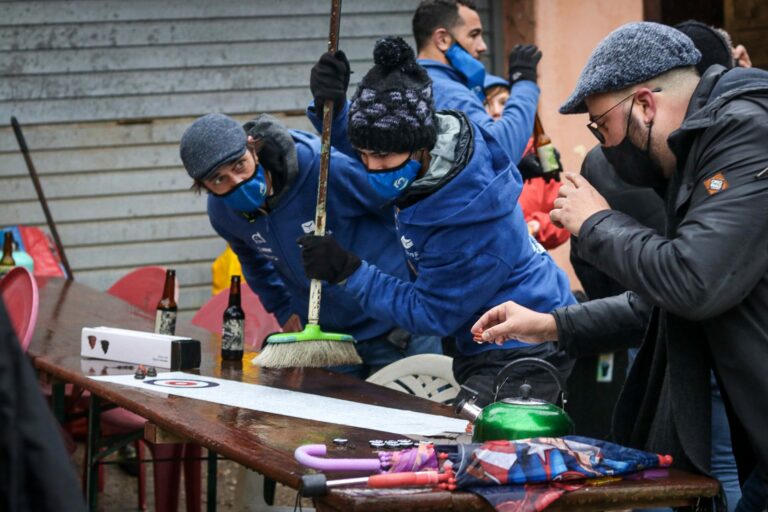 Vallvidrera prepara la Festa Major d’Hivern confiant en jugar el partit de cúrling al pantà