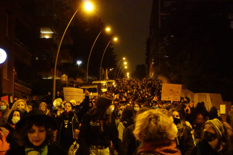 Marxa feminista amb 2.000 dones reunides a Sant Gervasi per reivindicar els seus drets