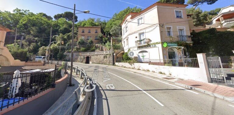 Dos motoristes ferits greus en una col·lisió a la carretera de Sarrià a Vallvidrera