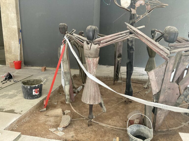 Els Mossos investiguen la destrucció d’un mural de Guinovart a Galvany