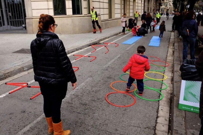 El Dia Sense Cotxes provocarà talls de trànsit aquest dimecres davant d’escoles del districte