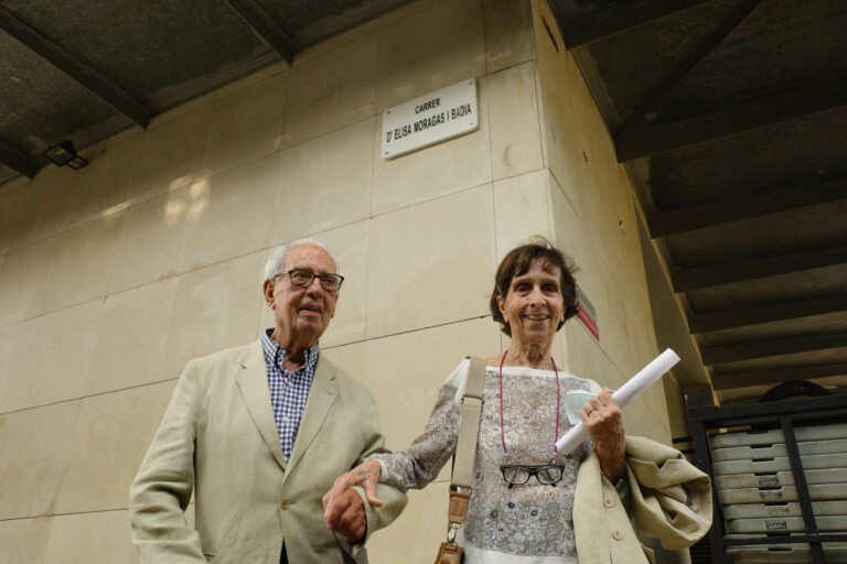 El veïnat de Vallvidrera dona la benvinguda al carrer d’Elisa Moragas