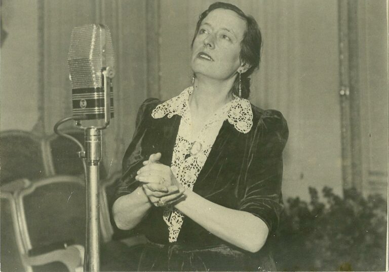 Arriba al Teatre de Sarrià l’homenatge a Conxita Badia amb motiu dels 125 anys del seu naixement