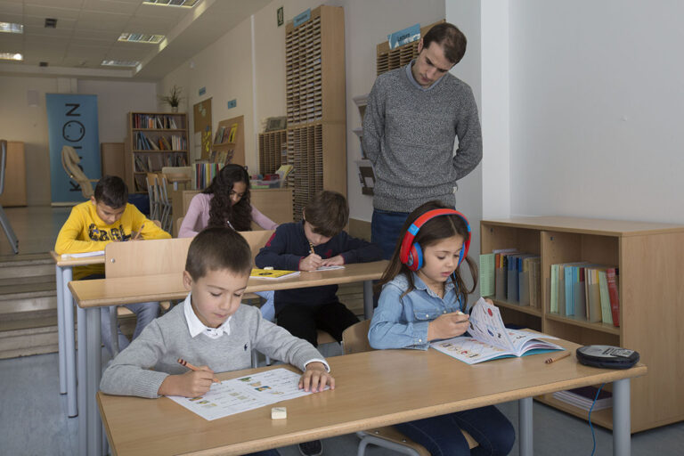 Quin paper tindria el mestre en una classe on els alumnes aprenen sols?