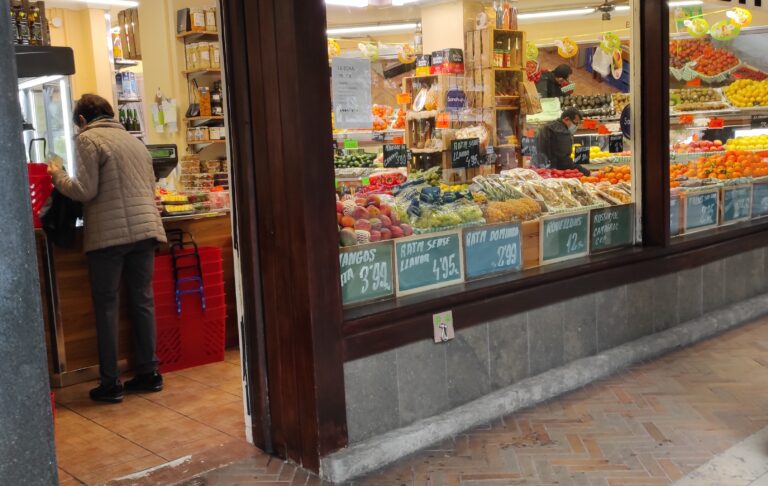 Com comprem: pel tracte, el temps o el preu ?