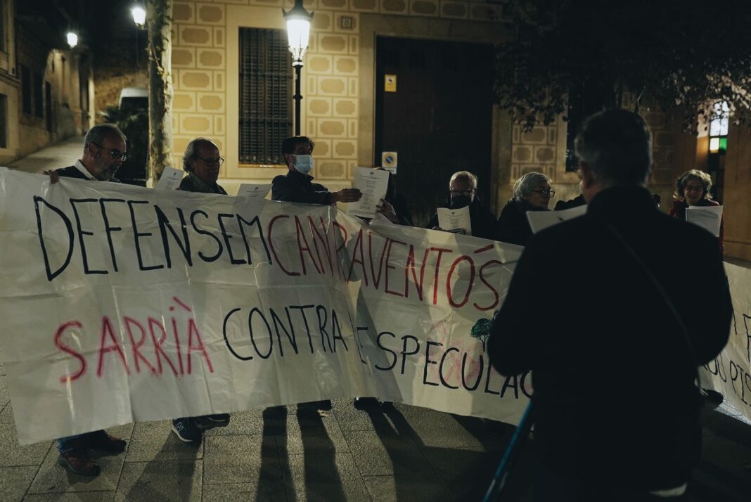 Defensem Raventós + Oreneta